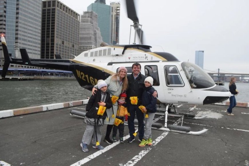 Um helicóptero que transportava uma família espanhola cai no Rio Hudson, em Nova York.