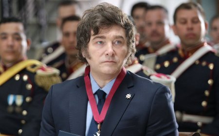 Javier Milei recibe la prestigiosa Orden Militar de los Caballeros Granaderos de los Andes