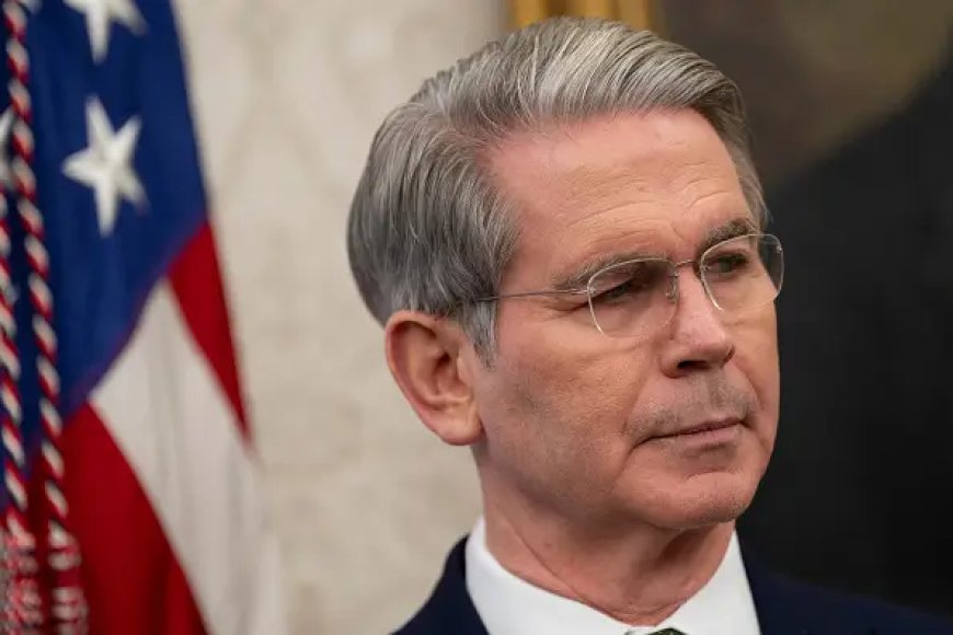 Secretário do Tesouro dos EUA acusa governo Sánchez de colocar vidas americanas em risco e defende possíveis embargos comerciais contra Espanha