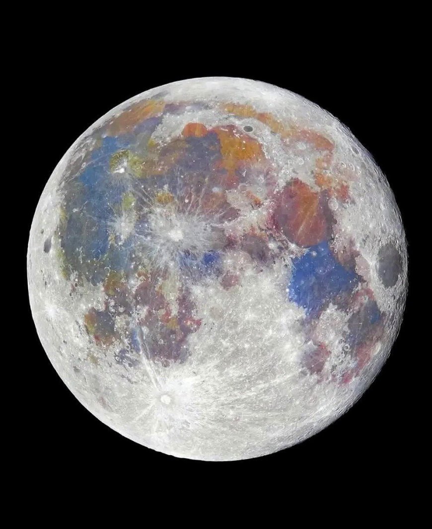 The Moon Has Color: The Artemis II Mission Reveals Its True Hidden Palette