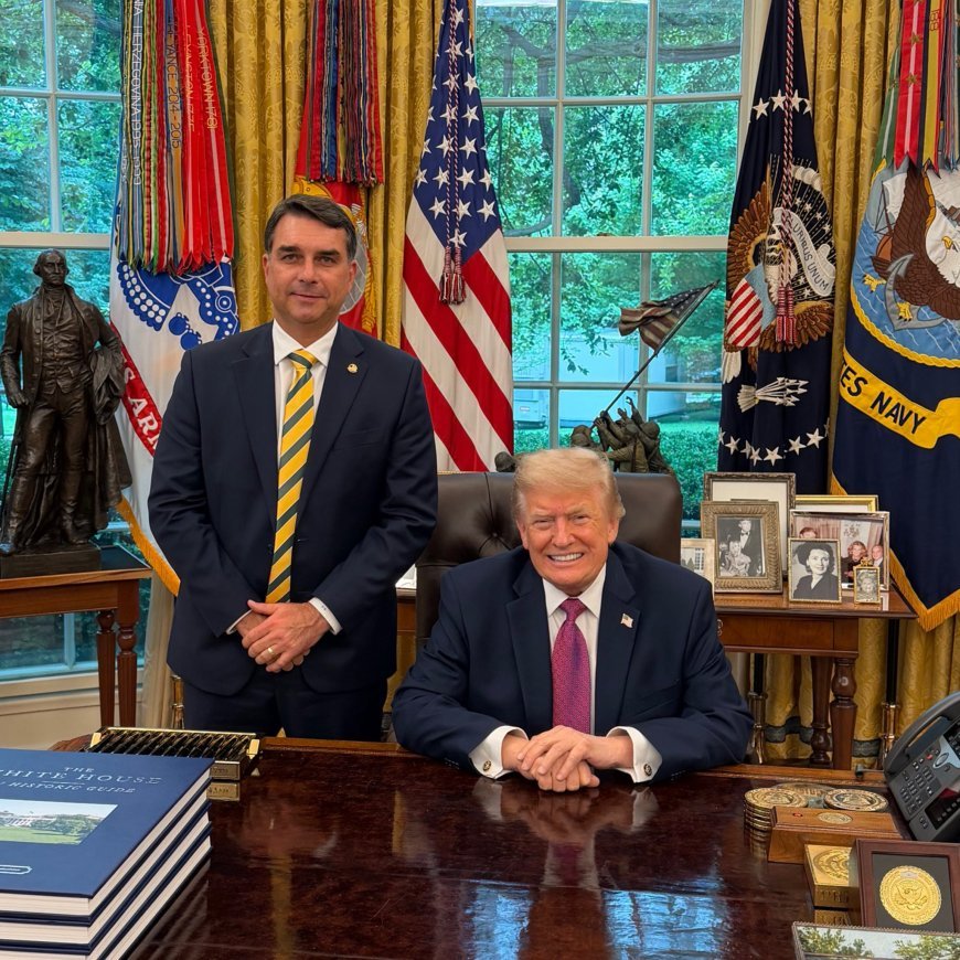Flávio Bolsonaro es recibido por Donald Trump en la Casa Blanca en una reunión privada
