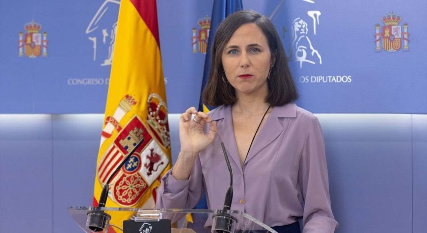 COBARDE: Ione Belarra, líder comunista de Podemos, huye de los periodistas y abandona la rueda de prensa para no responder por la corrupción de Sánchez tras la imputación de Zapatero