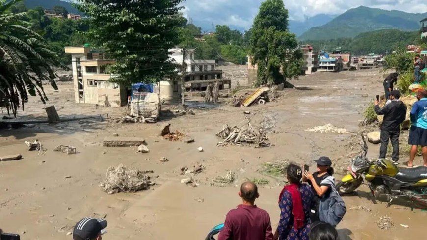 Simulation of the Nepal Disaster: Himalayan Glacier Collapses, Blocks Lhende Khola, and Releases a Wave of Mud That Sweeps Everything in its Path
