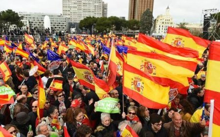 Thousands march in Zaragoza and tens of thousands take to the streets across Spain in support of Ceuta