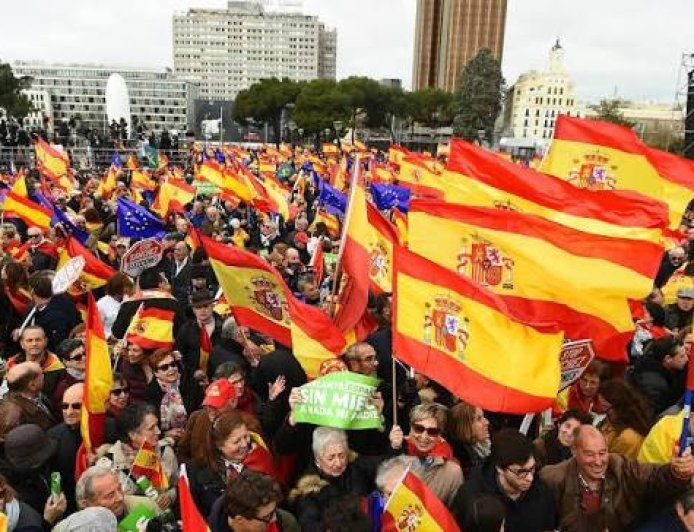 Miles de personas marchan en Zaragoza y decenas de miles salen a las calles en toda España en apoyo a Ceuta.