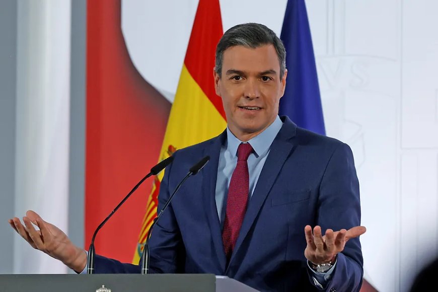 Sánchez’s government approves two decrees extending rental contracts, halting evictions until 2030, and restricting home purchases by investment funds.